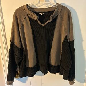 POL BLACK AND ARMY GREEN DISTRESSED SWEATSHIRT SIZE MEDIUM